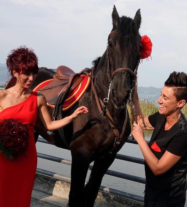 Lo sfogo di Sabrina e Giusy: «Noi attaccate su Facebook per il nostro matrimonio» 