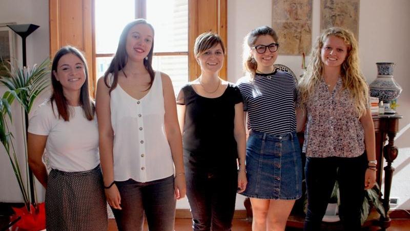 Le quattro fondatrici del gruppo EmPulita insieme a Brenda Barnini nell’ufficio della sindaca