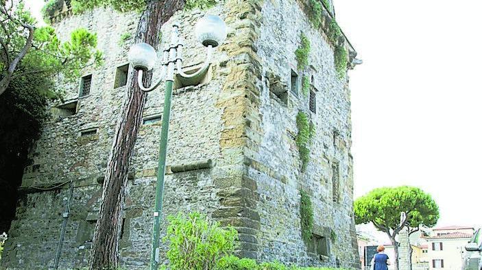 Lite con catene e coltelli finisce nel sangue: due feriti