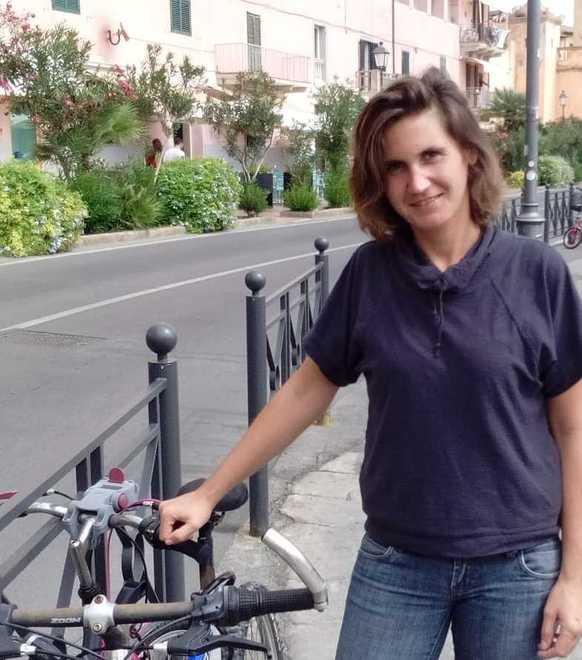 Caroline ha di nuovo la sua bicicletta