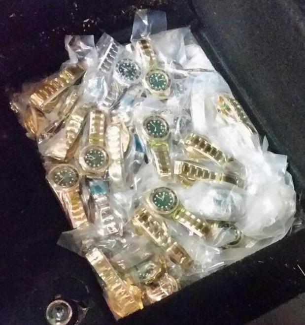 Orologi di lusso contraffatti: indagato anche un pisano 
