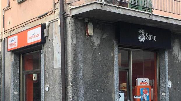 Arrestati gli autori del furto da 10mila euro nel negozio Wind
