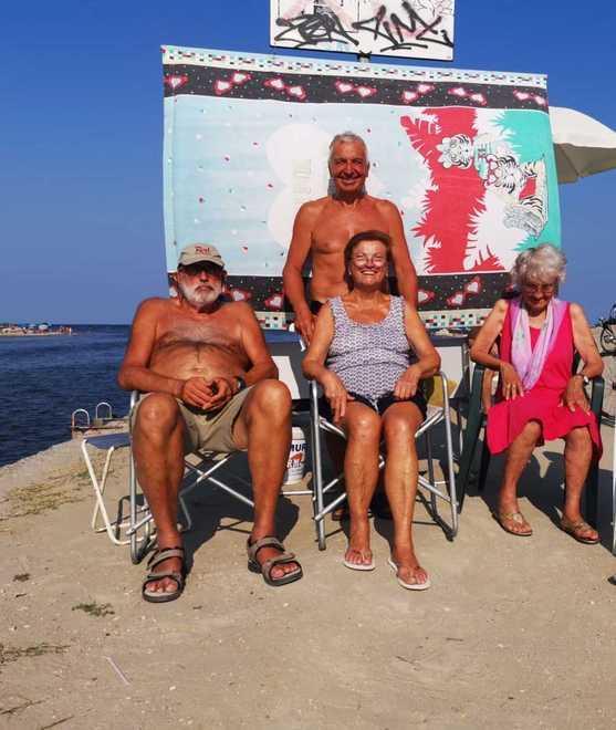 Addio “salottino” Logonovo i ladri portano via le sedie 
