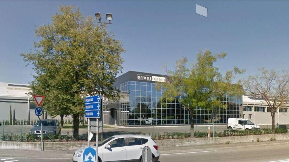 Infortunio alla ditta Ermes ferito al piede un camionista