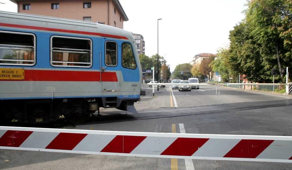Passaggi A Livello In Tilt In Ritardo I Pendolari E Anche Un Corteo 