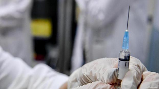 Vaccini, richiamo dell'Asl di Ferrara: serve almeno una dose per essere in regola