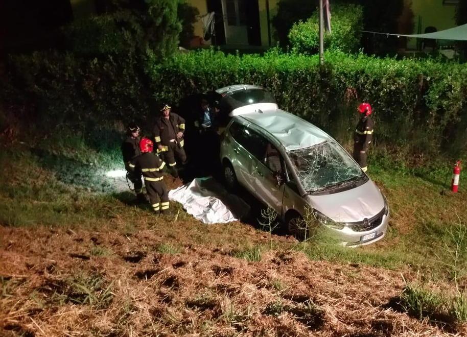 Auto si ribalta: muore mamma di 45 anni 