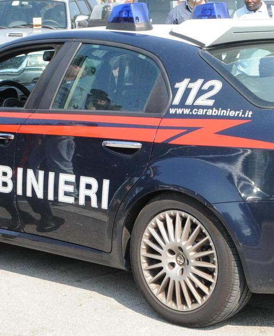 Donna gli strappa il Rolex e poi fugge