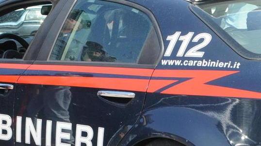 Donna gli strappa il Rolex e poi fugge