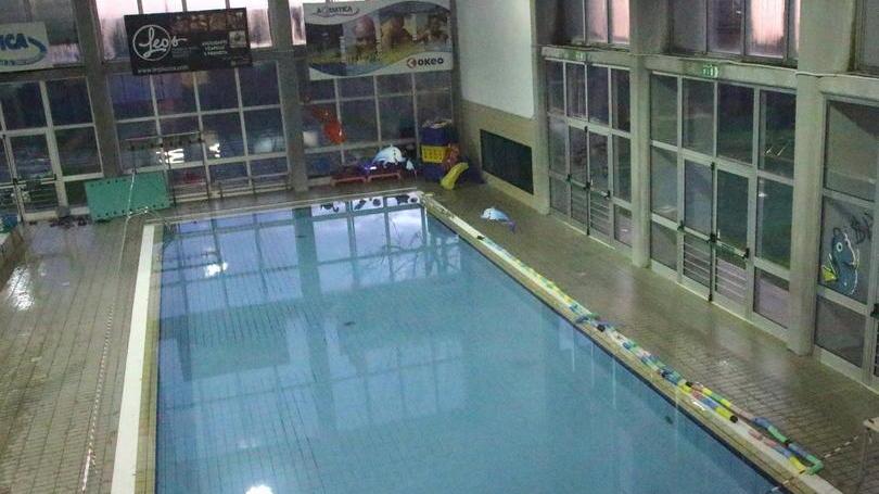 La lettera dei genitori viareggini: «I nostri figli penalizzati in piscina»