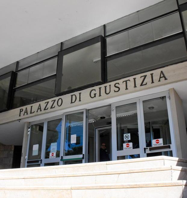 Perseguitata dal padre di un suo alunno 