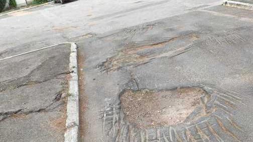 Piazza Barsanti Ciao circo, restano liquami e mosconi