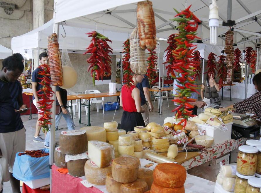 Sapori, cultura e tradizioni al via la festa calabrese
