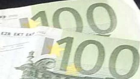 Commerciante del centro truffata coi soldi falsi