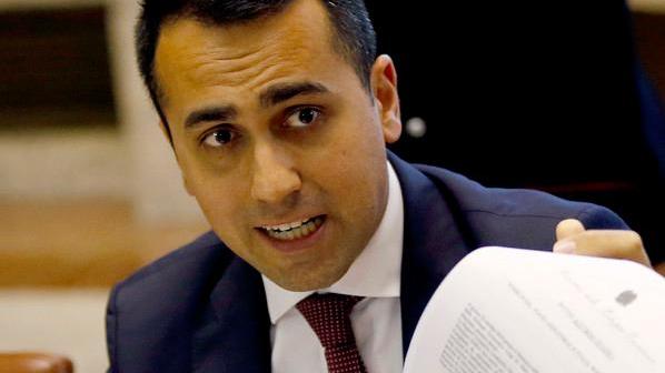 Di Maio ora è sotto accusa «Sui social frasi da barbari»