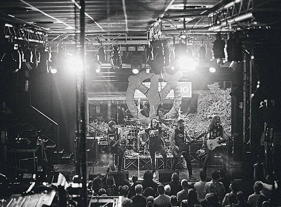 Il Tempo sbarca al Fuori Orario con un party trash e metal