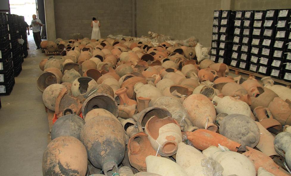 Modena. Ladri  nel magazzino di anfore e di reperti archeologici del Comune