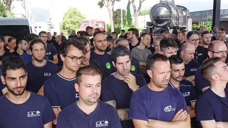 I lavoratori Hitachi, leader nella costruzione dei treni