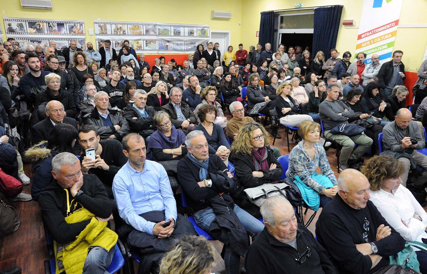 Un incontro del comitato (foto Paolo Barlettani)