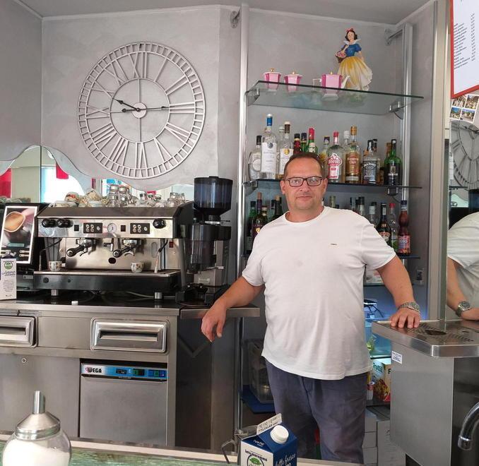 Ezio Gamurzi, titolare del bar
