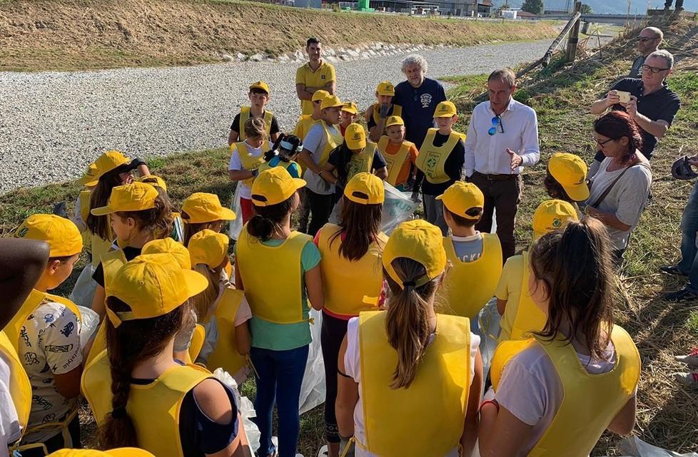 Scolari puliscono il Versilia