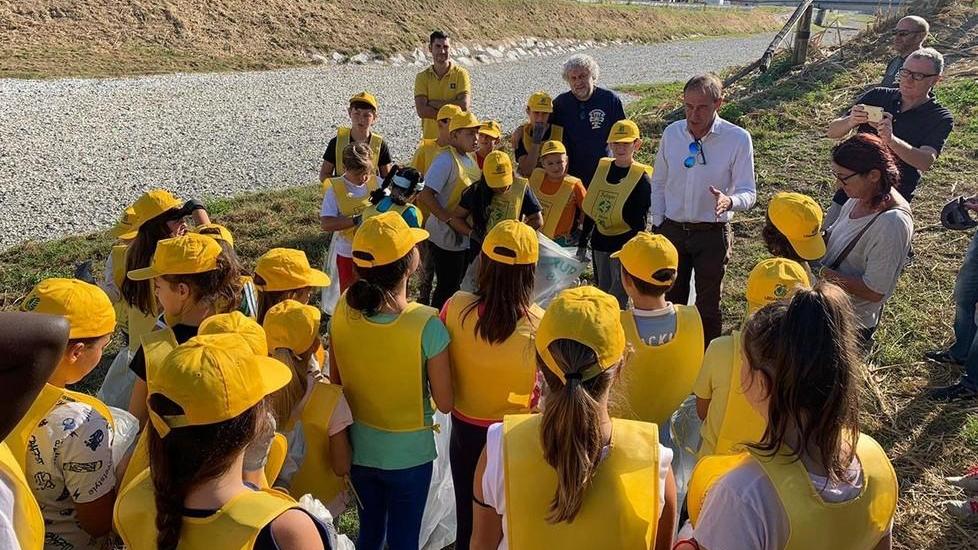 Scolari puliscono il Versilia