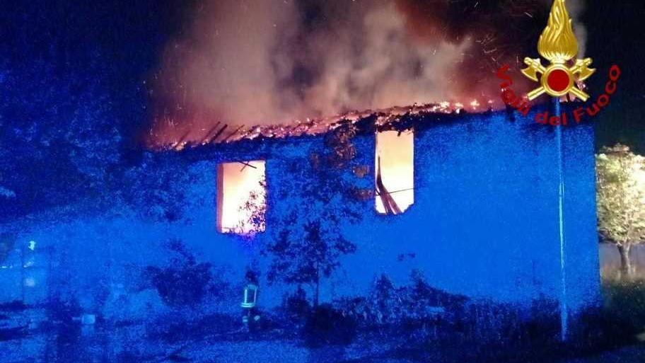 Rogo doloso a Roncocesi devasta un’azienda agricola