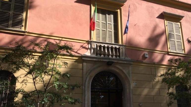 Bambino di quattro anni cade all’asilo