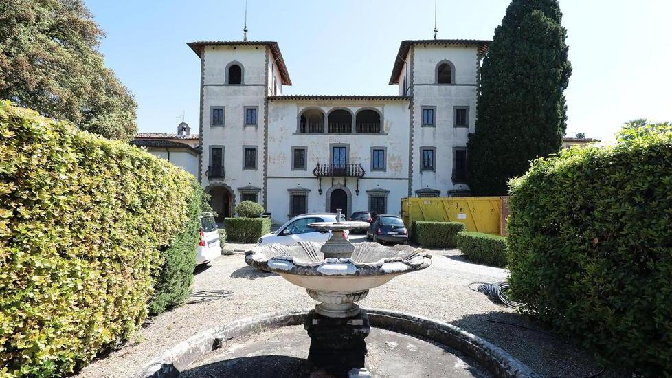 Vip e fuochi d’artificio al party blindato in villa con Queen e Beach Boys