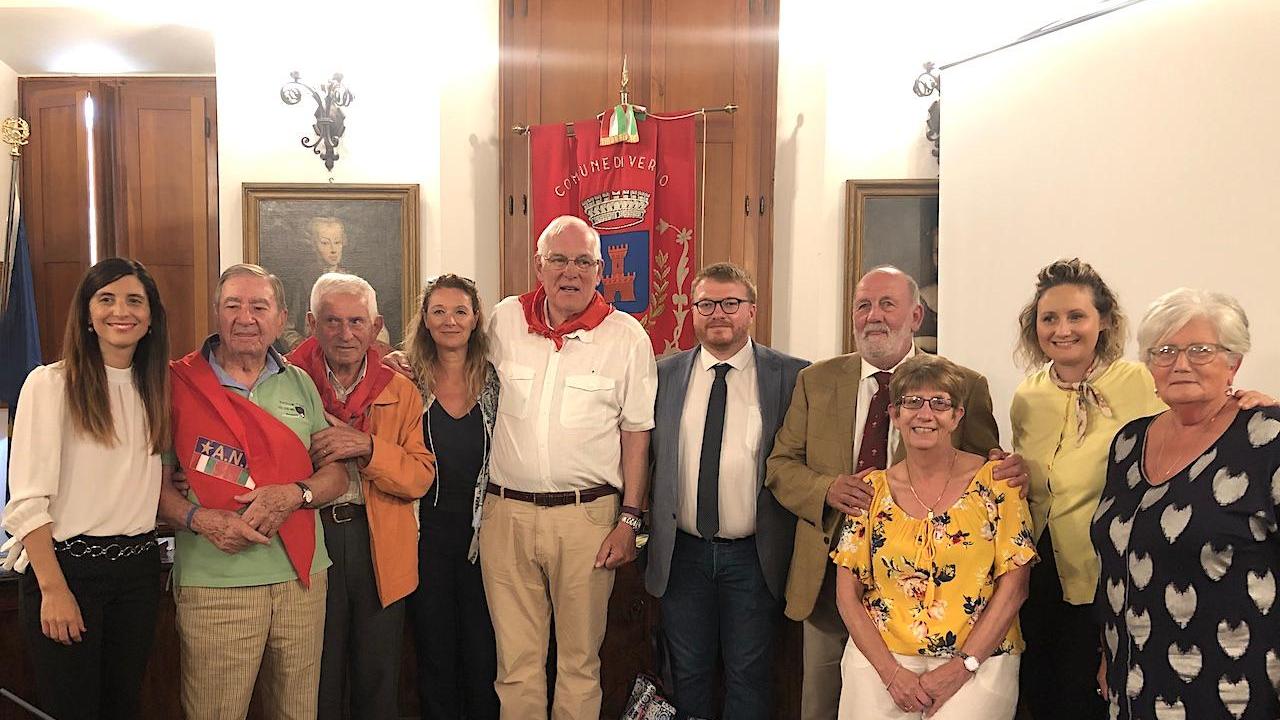 Festa per la Liberazione a Vernio, commozione e allegria con i figli di Oliver Davis e del capitano Cox