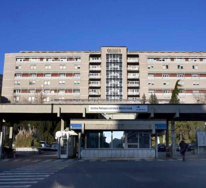 Carrara, il Comitato in piazza per il Monoblocco. Il sindaco: «Faremo incontri aperti a tutti» 