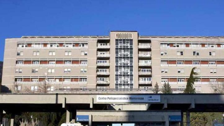 Carrara, il Comitato in piazza per il Monoblocco. Il sindaco: «Faremo incontri aperti a tutti»