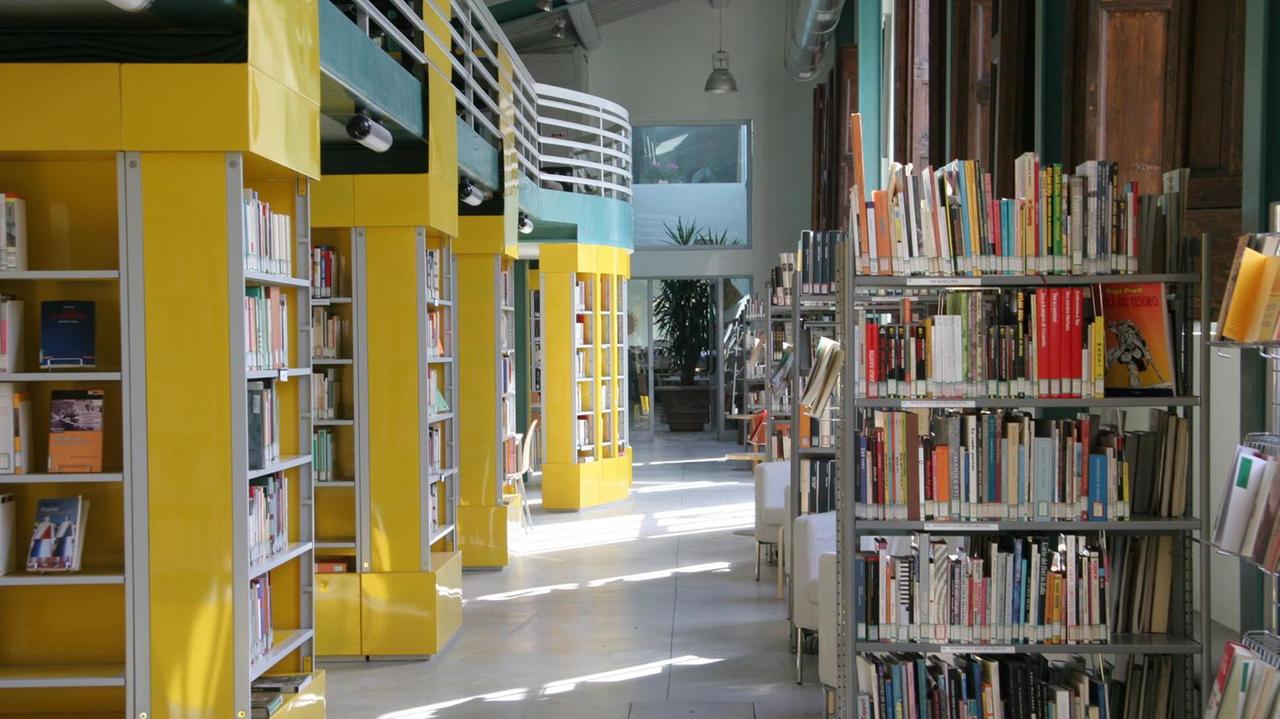 L'interno della biblioteca comunale di Montemurlo