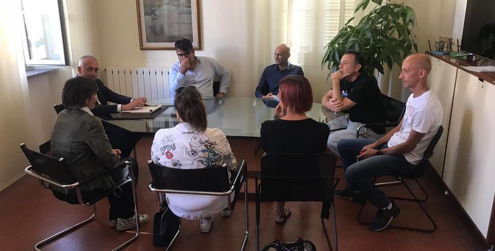 Proteste per la piscina il sindaco tenta la mediazione 