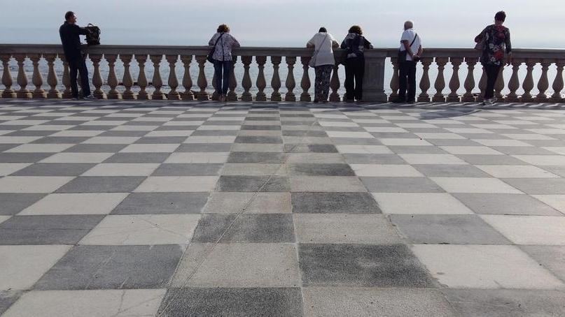 Terrazza Mascagni riparata, ma l’effetto è multi-sfumature
