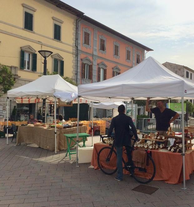 È tornato il mercatino dei produttori agricoli Tante novità sui banchi 