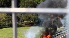 A fuoco due auto sulla A11