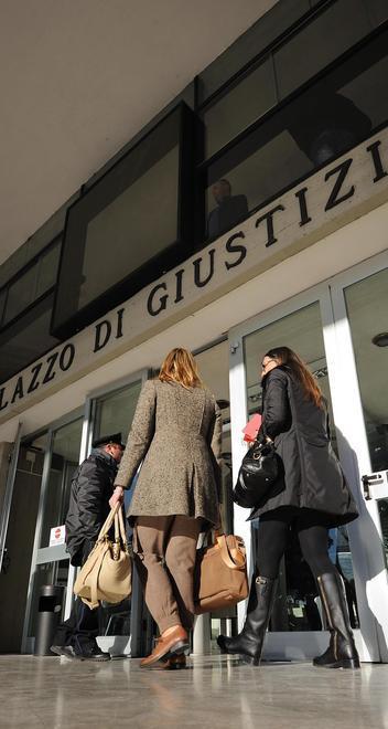 Condannata a 3 mesi Non pagò mobili, fiori e parrucchiera 
