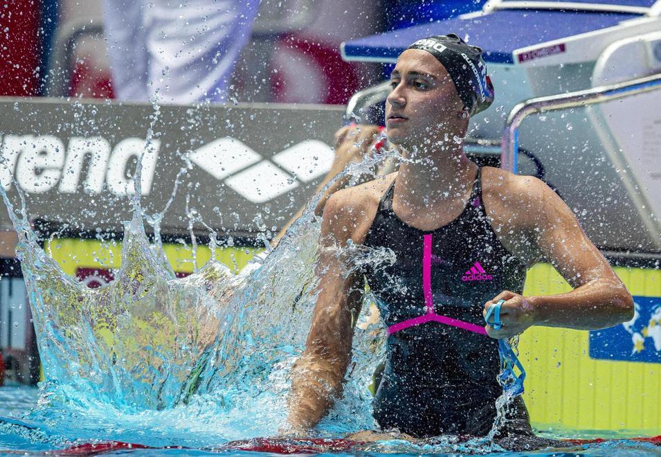 La campionessa in vasca, dopo la vittoria del titolo mondiale di nuoto (FOTO DAL SITO WEB DEL CONI)