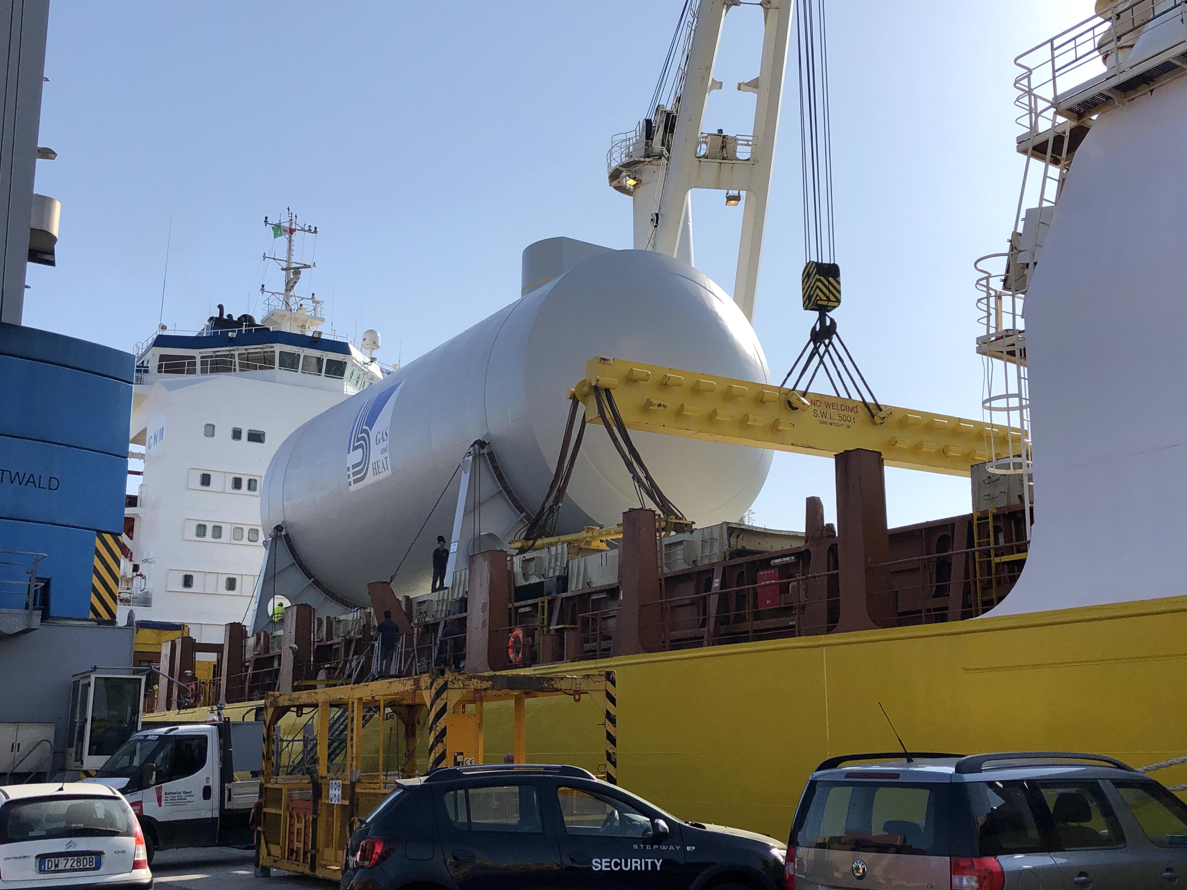 Azienda livornese costruisce in Sardegna il polo per il gas