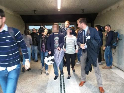 I due imputati all'uscita dal Tribunale di Prato