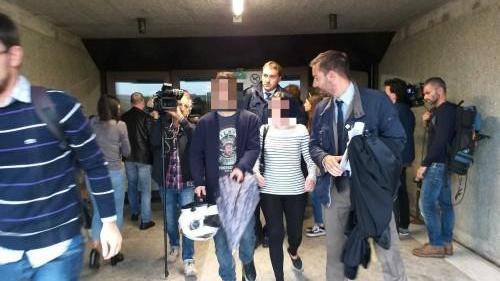 I due imputati all'uscita dal Tribunale di Prato