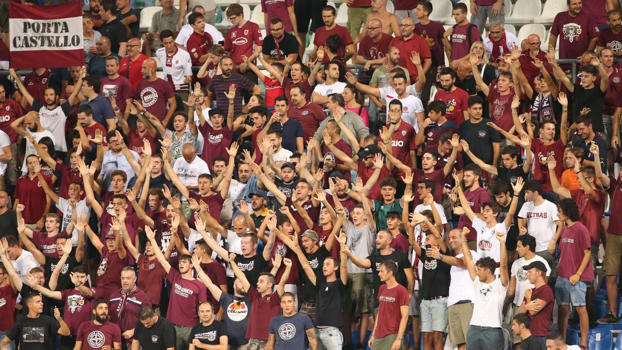La Reggiana brinda in piazza ai 100 anni, poi sfida il Carpi
