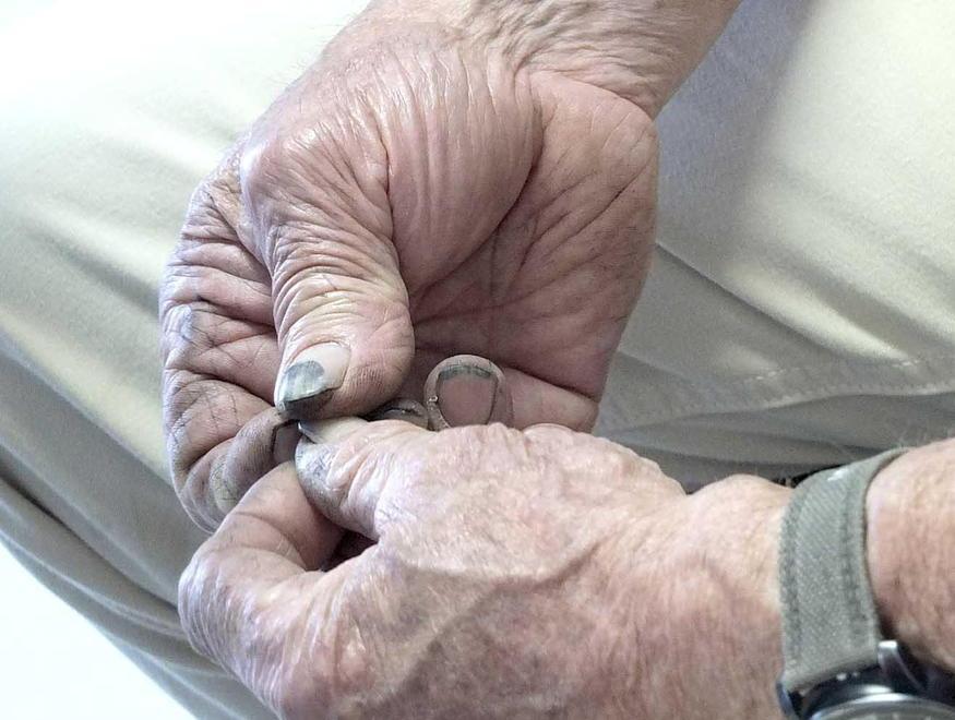 Le mani di un lavoratore