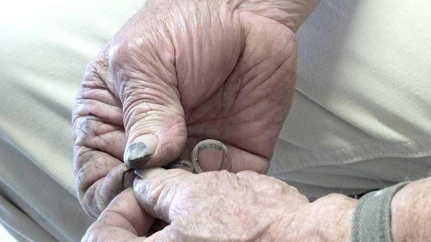 Le mani di un lavoratore