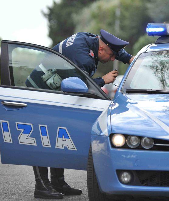 Tre persone a rischio, le salvano i poliziotti 