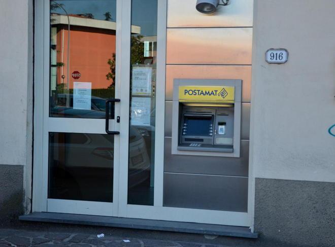Tre banditi disarmati rapinano l’ufficio postale 