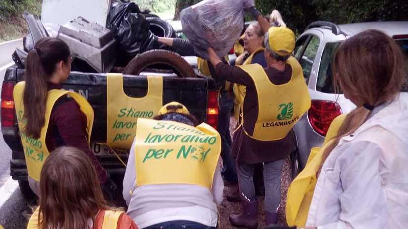 Puliamo i fiumi e Consorzio 6 I volontari sfidano la pioggia