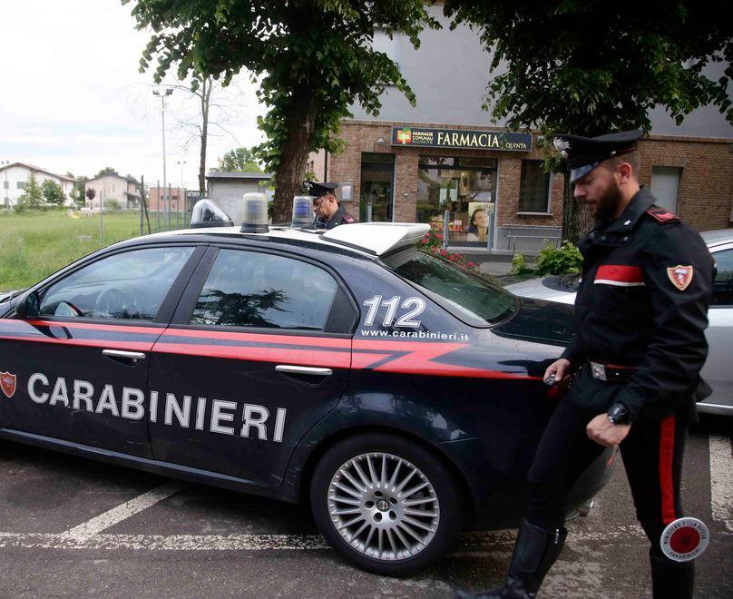 Rubano il portafogli dimenticato in farmacia Coppia denunciata
