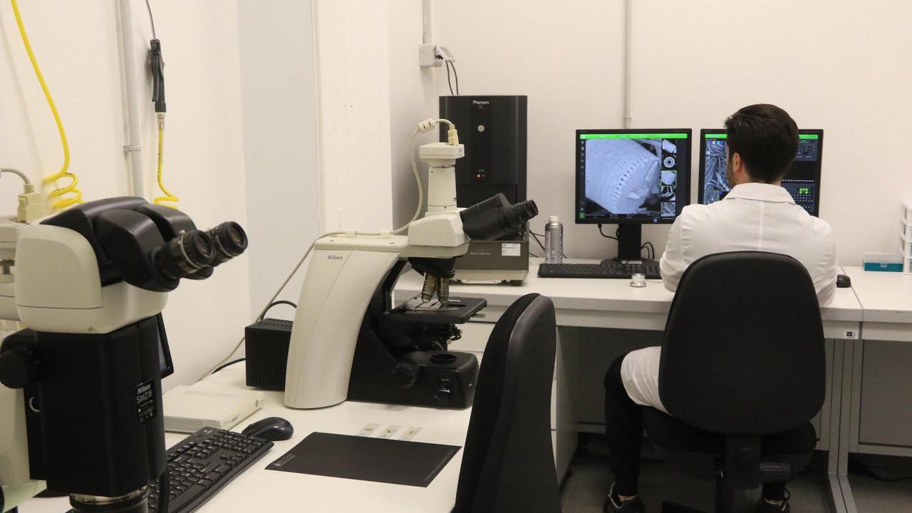 Il laboratorio del Buzzi (foto d'archivio)